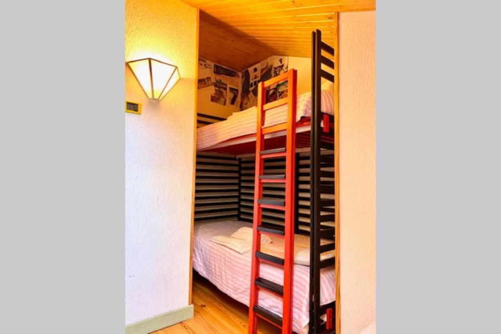 Ferienwohnung Atico En Biescas Con Piscina, Chimenea Y Garaje Exterior foto