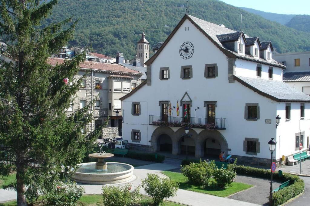 Ferienwohnung Atico En Biescas Con Piscina, Chimenea Y Garaje Exterior foto