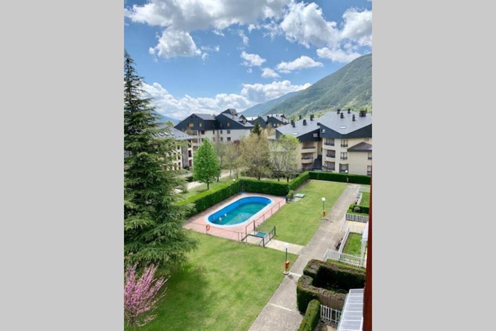 Ferienwohnung Atico En Biescas Con Piscina, Chimenea Y Garaje Exterior foto